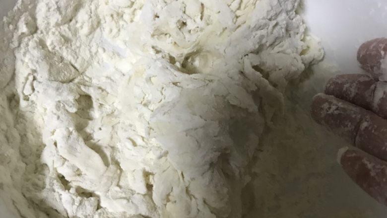 花生酱小花卷,全部加入面粉 筷子搅成续 揉压成团
然后就是揉揉揉