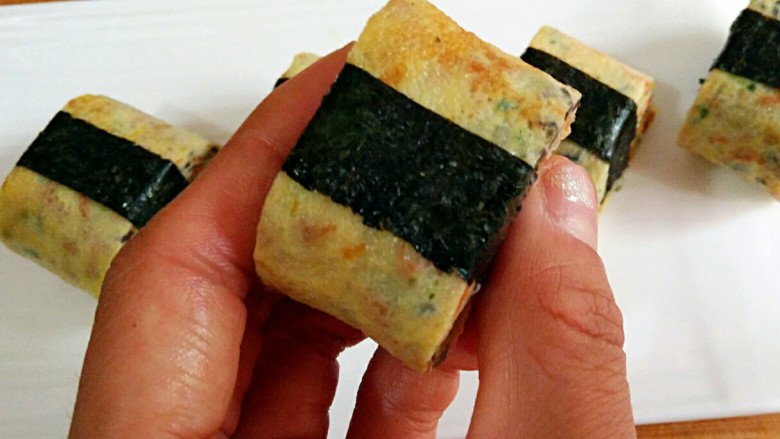 厚蛋烧――快手复刻美味,根据个人喜好,可以在厚蛋烧外面裹一层海苔,吃起来口味更多元化,营养更丰富。