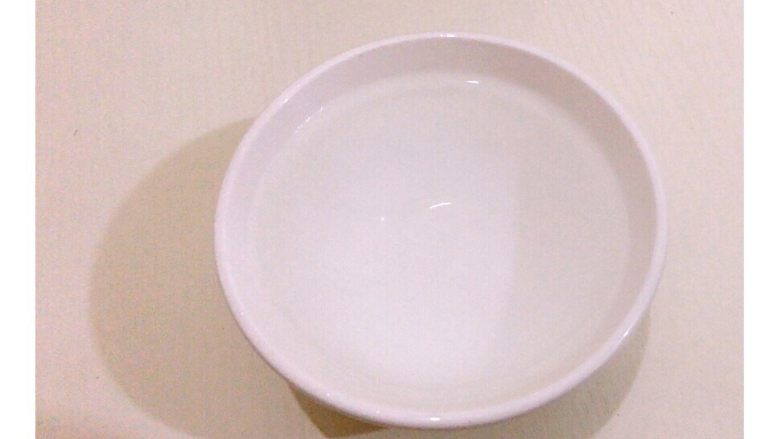 琥珀核桃,饮用水准备备用,嘿嘿,我这个是凉白开
