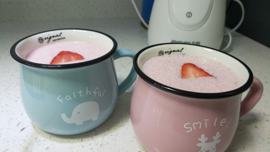草莓酸奶