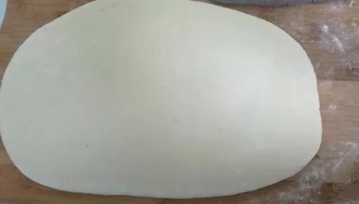 不好吃打我 贼拉拉香的宝宝鲜肉小馄饨
,用力擀开,先开始擀成大的面片。