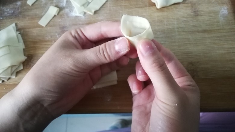 不好吃打我 贼拉拉香的宝宝鲜肉小馄饨
,压一下