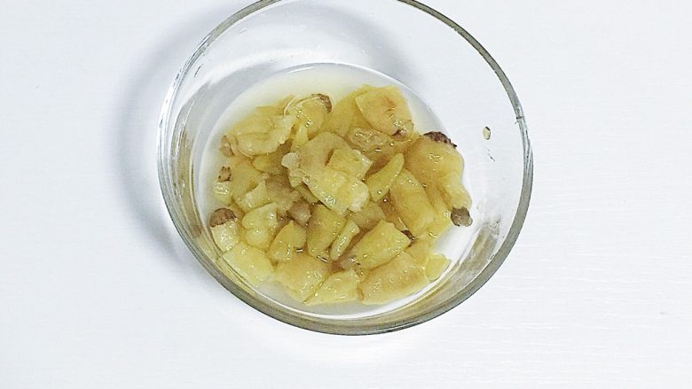 爆炒双椒鸭珍,泡椒切碎(也可不切 切完之后会更入味)