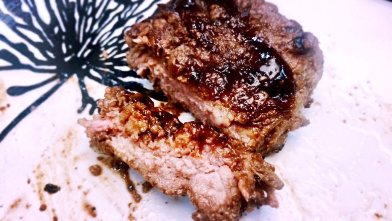 #自制#~萌花菲力牛排,今天给女儿做的早餐食物之一,虽然煎的全熟但是口感也鲜嫩,不会显老!