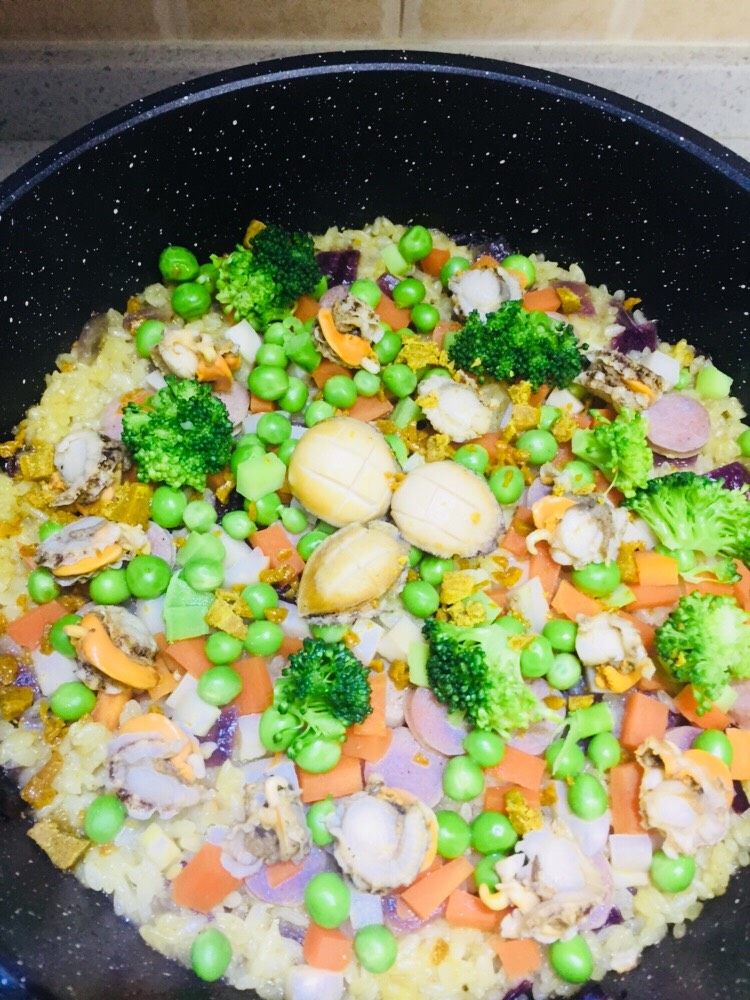 海鲜饭,最后再把剩下的咖喱放下去焖。