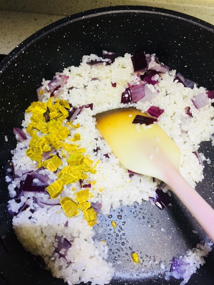 海鲜饭,加了一块咖喱