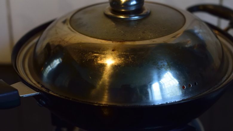 时令脆三冬,先加盖,略焖一分钟,蒸发掉一定水分。