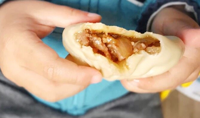 多汁牛肉蒸饺,哈哈哈,我两岁的儿子一口气吃了两个喔!