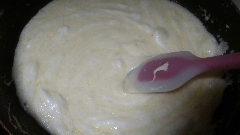 拉丝狂魔牛扎饼,直到没有棉花糖颗粒,全部变成顺滑的液体就好