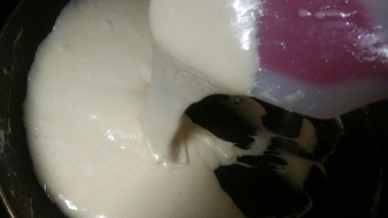 拉丝狂魔牛扎饼,用刮刀挑起来还可以像绸缎一样滴落,很顺滑