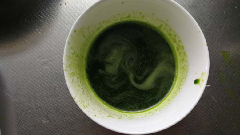 肉末蝴蝶面(含菠菜蝴蝶面做法),菠菜大约50g用料理机打碎过滤出汁