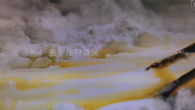 炸椒盐金针菇,裹上蛋液,淀粉