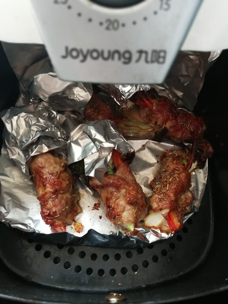 里脊肉烤菜花,结束,有一个没包锡纸,菜花都烤焦了