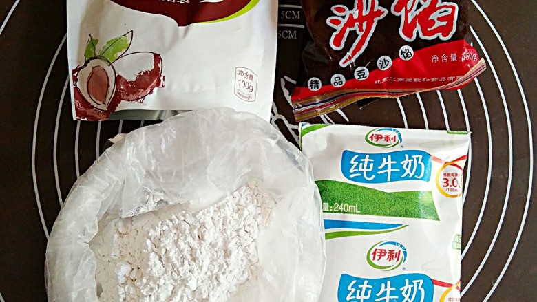 椰蓉奶香驴打滚,准备食材。