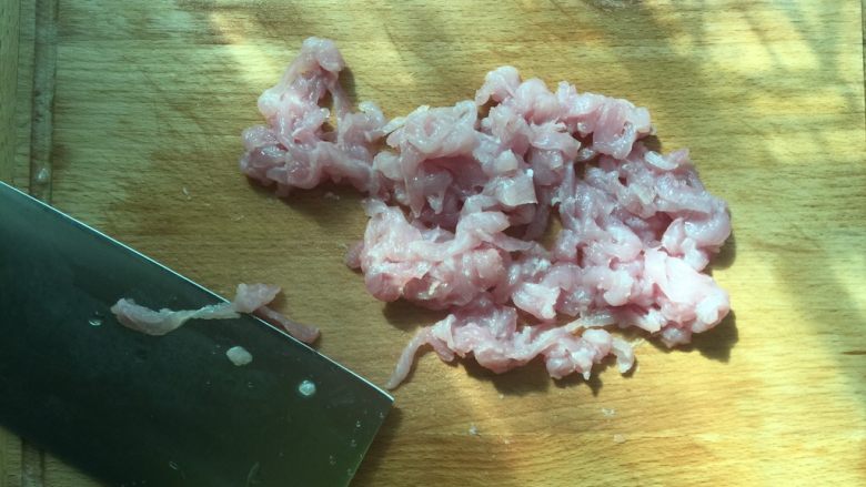 木耳炒肉丝,<a style='color:red;display:inline-block;' href='/shicai/ 414'>猪肉</a>切成丝