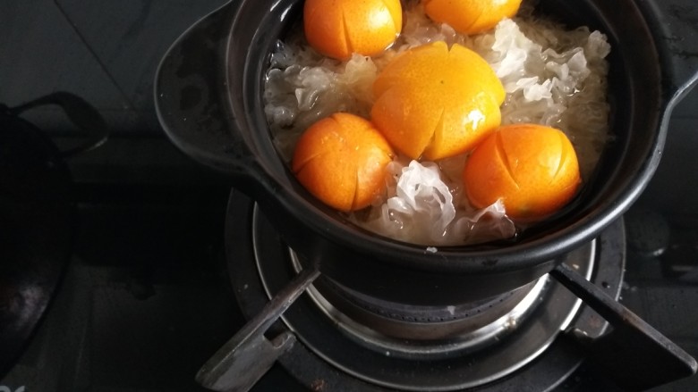 金桔银耳羹,加入金桔