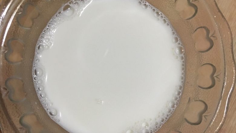 南瓜发糕,配方奶粉温水冲好