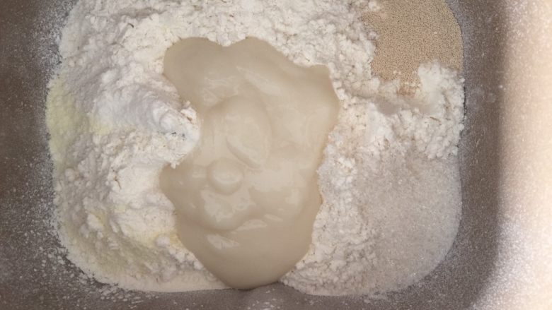 香葱肉松面包卷(65度汤种法),加入汤种