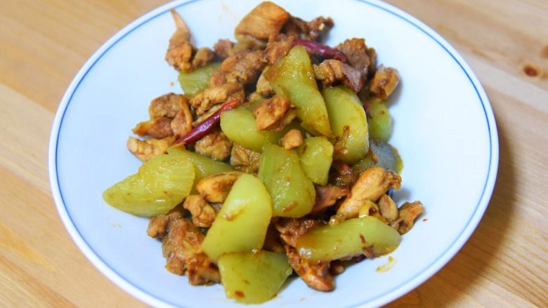 便当菜 | 莴笋烧鸡腿,出锅,定妆
