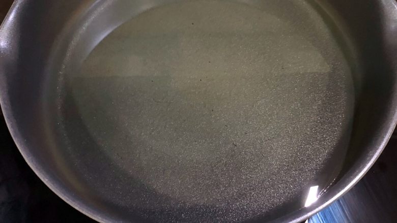 红烧大排,准备一锅油,完全烧热
