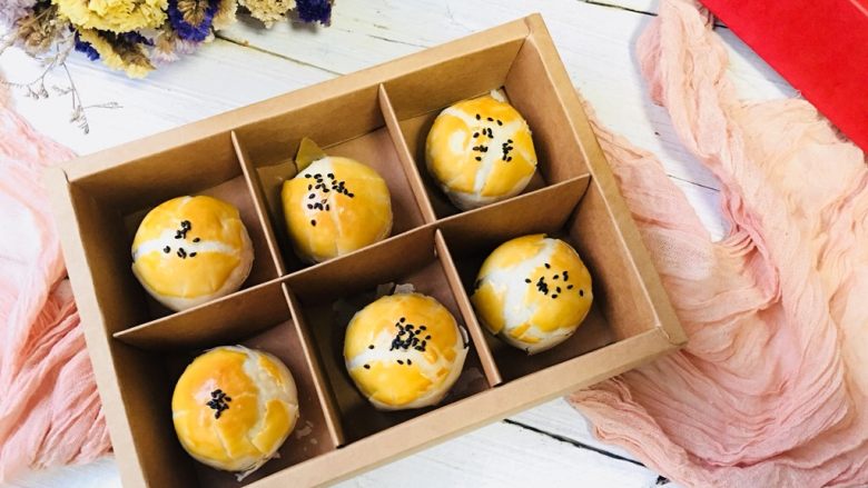 蛋黄酥,味道美、颜值高的蛋黄酥是赠送朋友的最佳礼物。