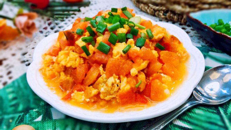 #年味#国民爱菜之西红柿炒鸡蛋,红黄相间是不是看起就有食欲呀……！来一碗米饭拌着汤汁瞬间一碗米饭不见了。
