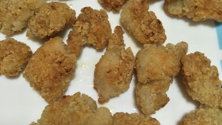 棒棒的汉堡!(儿子命名),出锅放到盘子里