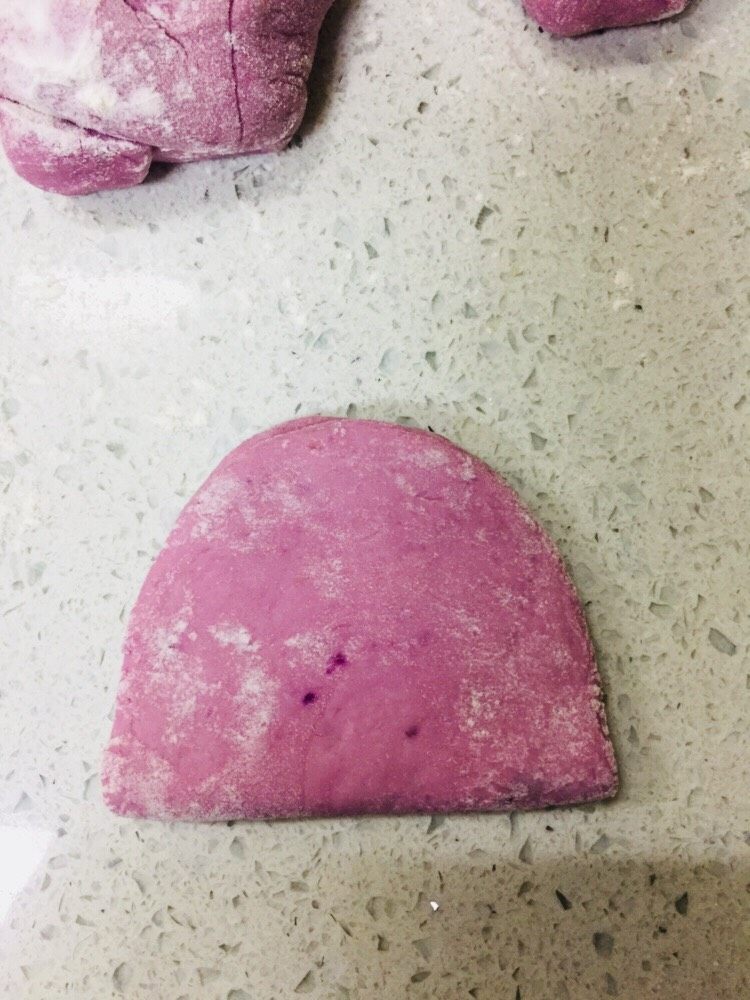 紫薯荷叶饼,对半折