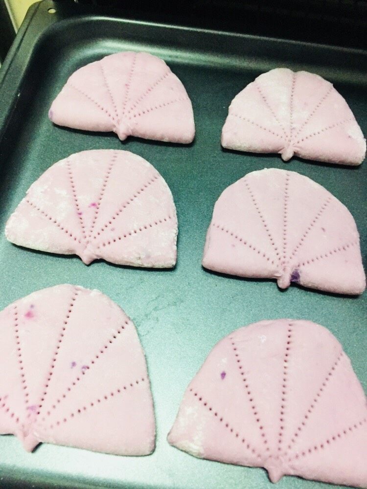 紫薯荷叶饼,下边捏个小角