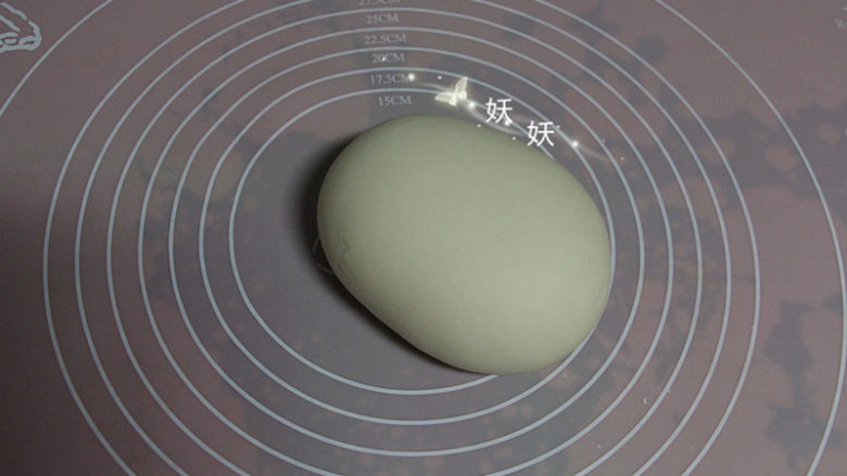 葱油烙饼,醒好的面团变得更柔软,面筋充分的舒展开了。