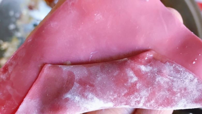 馄饨的四种包法,然后向对角处往上叠起来;