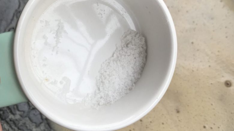 咸蛋豆腐(快手菜),加入盐