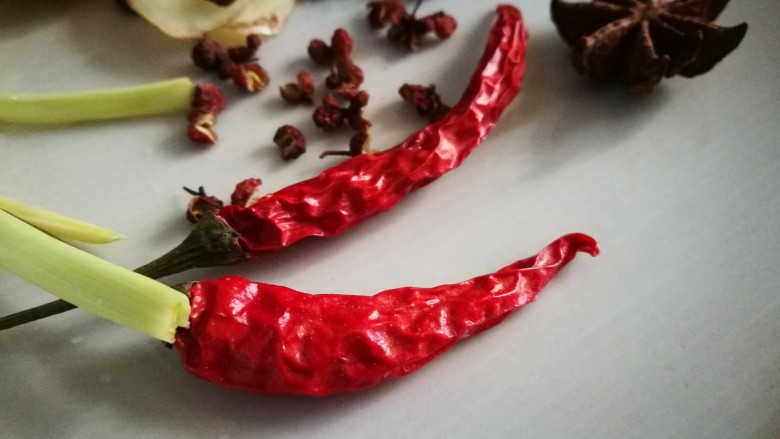 美味素菜之卤豆腐+卤蛋,干辣椒