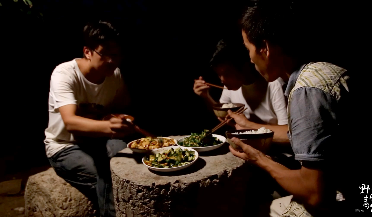 《野居青年》隐居小伙深夜做出三道小菜，深山里的美味