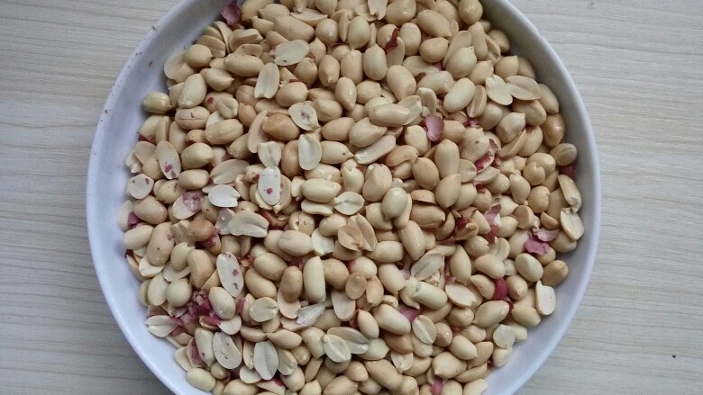 花生芝麻糖(家庭版),去掉花生皮
