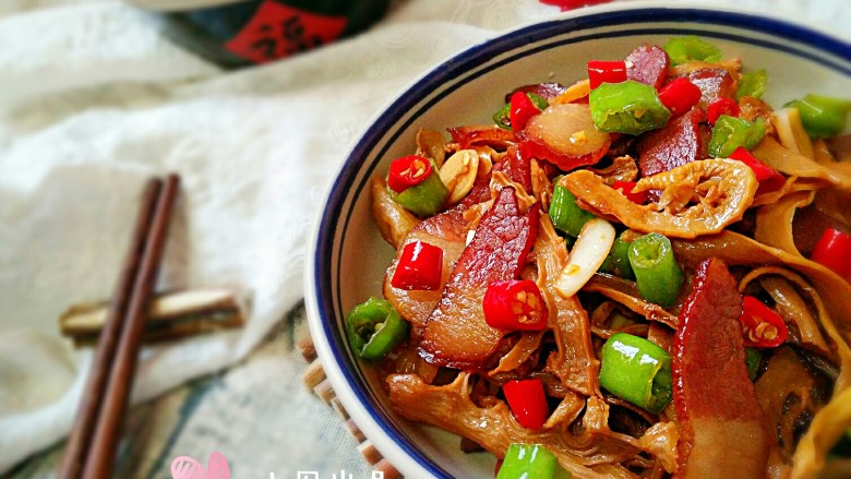 笋干炒腊肉~~就是如此下饭,无辣不欢!