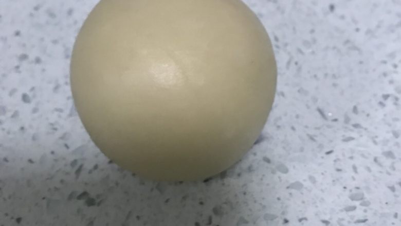 蛋黄酥,滚圆