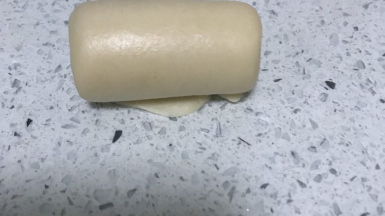 蛋黄酥,卷好的