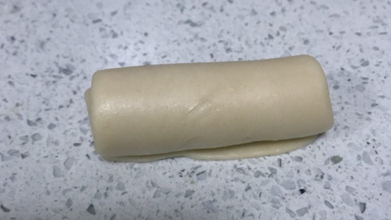 蛋黄酥,卷完是这样的