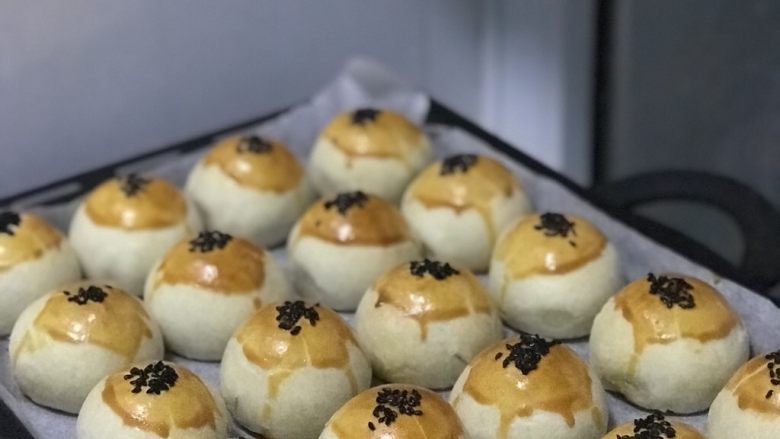 蛋黄酥,出炉成品