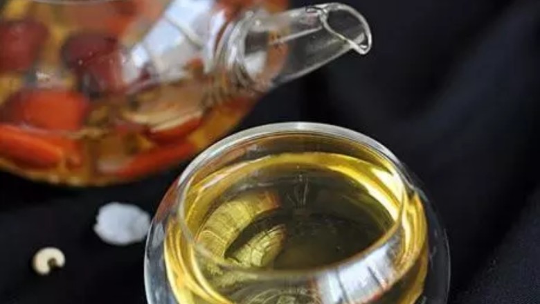 低成本零失误的薏米红枣枸杞养生茶,每天泡上一杯,可以带到单位,回家泡上一壶,家里人都可以喝。成本合着几毛钱一壶。低成本,大功效。多炒些,省事,省心,养生。多多益善,那就行动吧😄