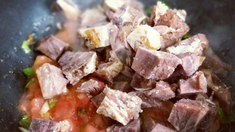 #冬日进补#~红烧牛肉,再加入切好的牛肉煸炒。