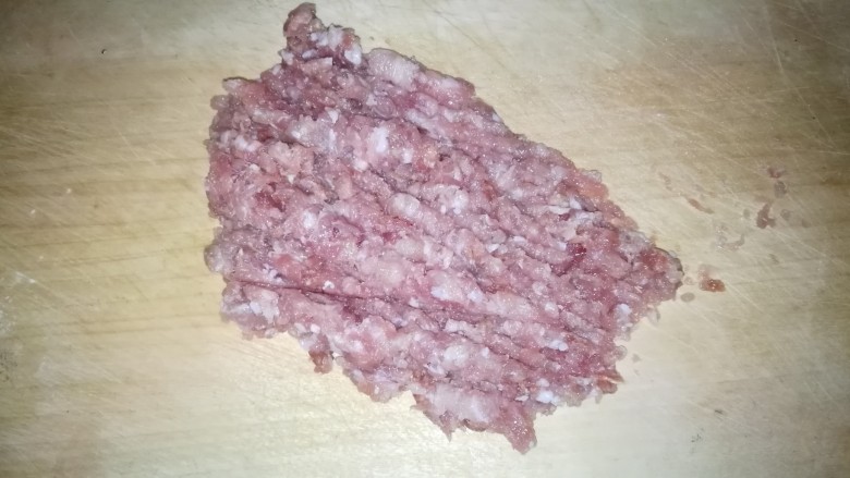 肉糕(午餐肉蒸蛋),猪肉剁成肉糜