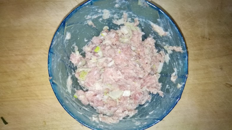 肉糕(午餐肉蒸蛋),顺时针搅拌均匀
