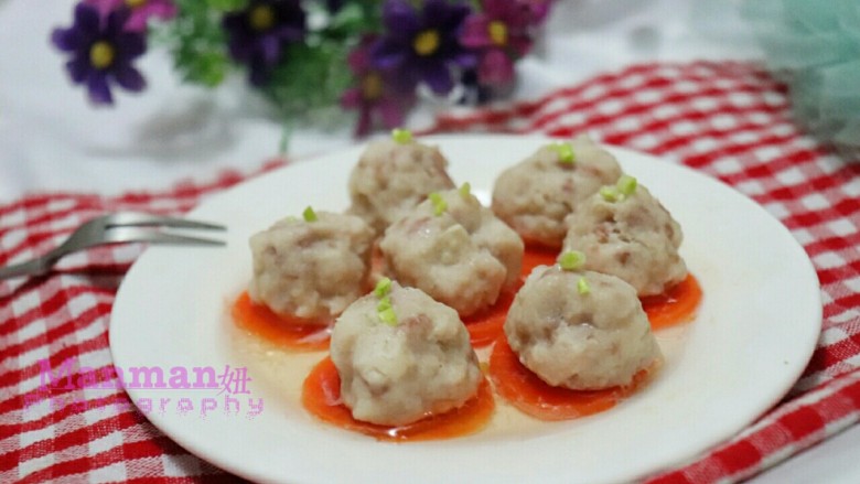 宝宝辅食  山药蒸丸子,最后上锅蒸，水开后最少蒸10分钟以上。这个蒸出来很嫩的