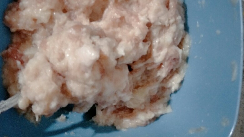 宝宝辅食 山药蒸丸子,最后搅拌均匀,向一个方身搅拌上劲。