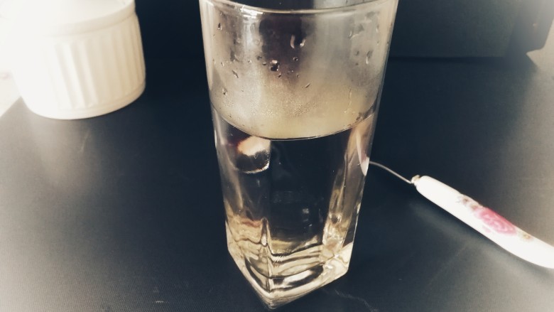 百变水果&紫色魅惑_红心火龙果奶昔,冬天喝加一杯开水,够一家三口人喝的。