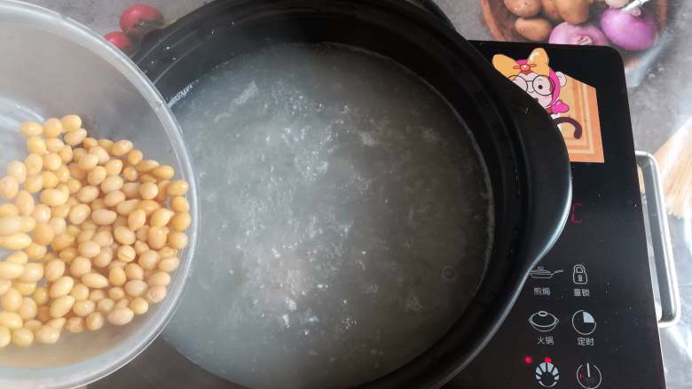 全州红油米粉(清淡口味),浓汤宝融化后加入泡过的黄油