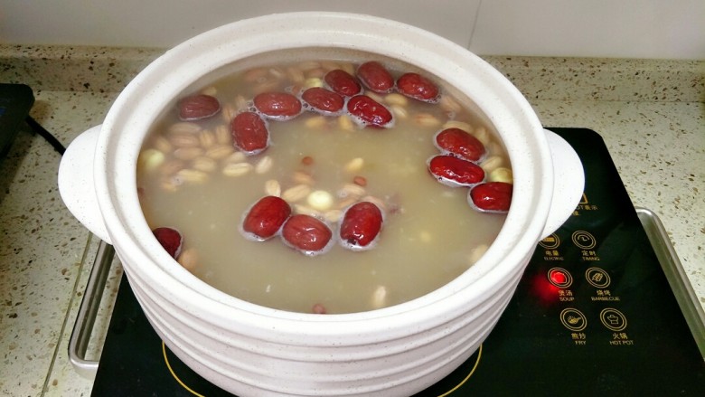 腊八粥,期间记得时不时搅拌几下，以防粘锅底