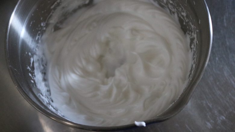 6寸戚风蛋糕,蛋白最终状态;